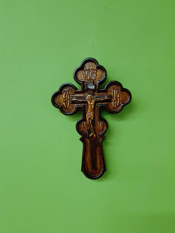 Cross with pedestal KP04