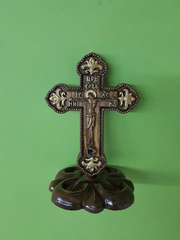 Cross with pedestal KP03