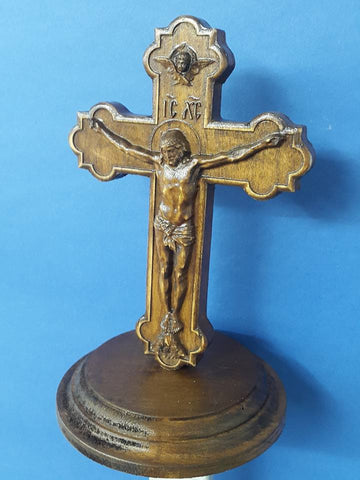 Cross with pedestal KP02